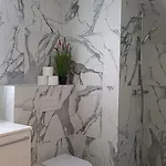 Round View Apartment *